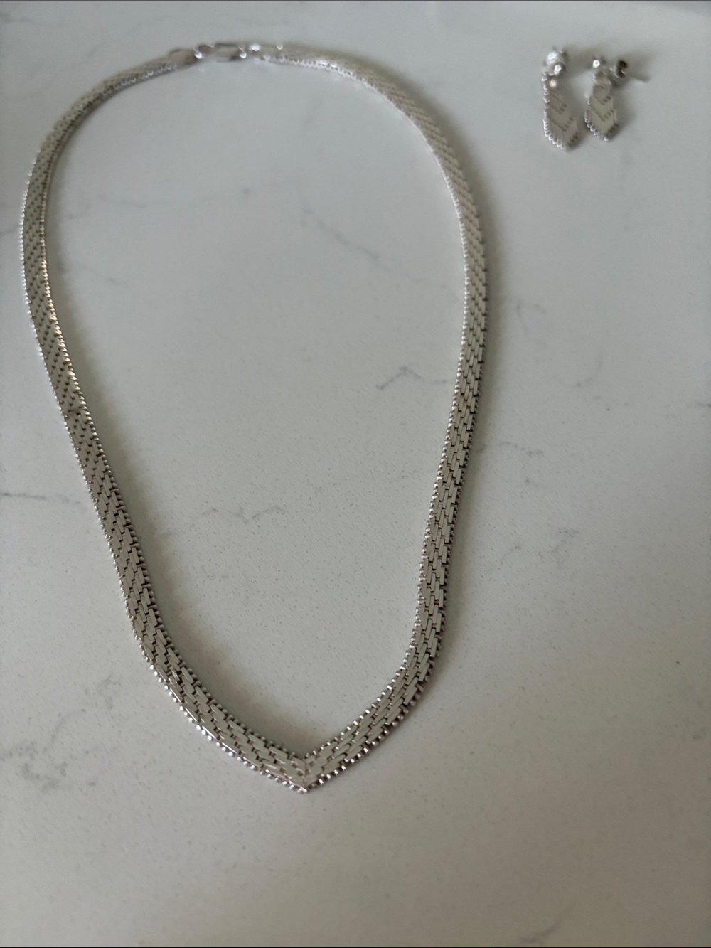Sterling-Style Silver V-Shaped Necklace with Matching Drop Earrings 925 Italy